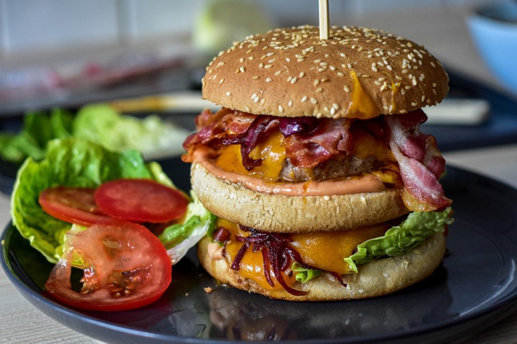 Cuisine Devenez Expert en Burger Grill : Secrets et Astuces pour des Burgers Grillés Parfaits