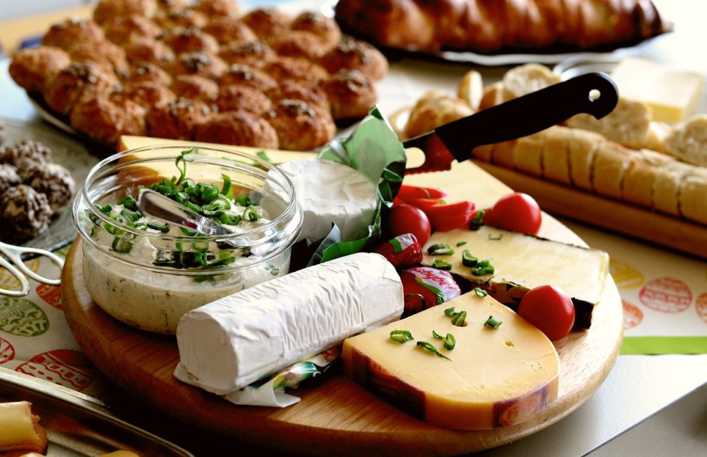 Cuisine Les Atouts Incontournables d'une Planche Fromage : Élégance et Praticité pour Vos Soirées