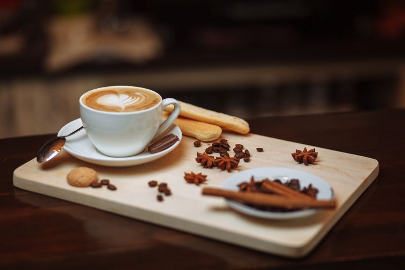 Cuisine Transformez Votre Café Matinal : Le Mousseur à Lait pour des Cappuccinos Parfaits