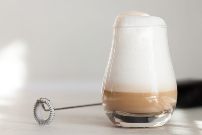 Cuisine Transformez Votre Café Matinal : Le Mousseur à Lait pour des Cappuccinos Parfaits