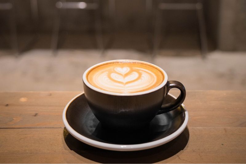 Cuisine Transformez Votre Café Matinal : Le Mousseur à Lait pour des Cappuccinos Parfaits