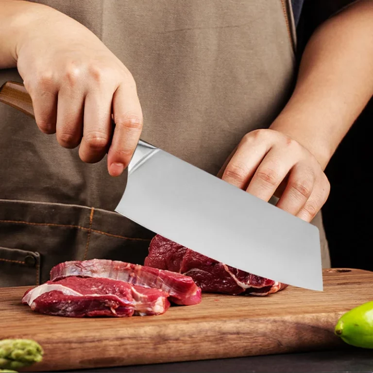 Couteau à Viande : L’Outil Incontournable pour une Découpe Précise et Sans Effort