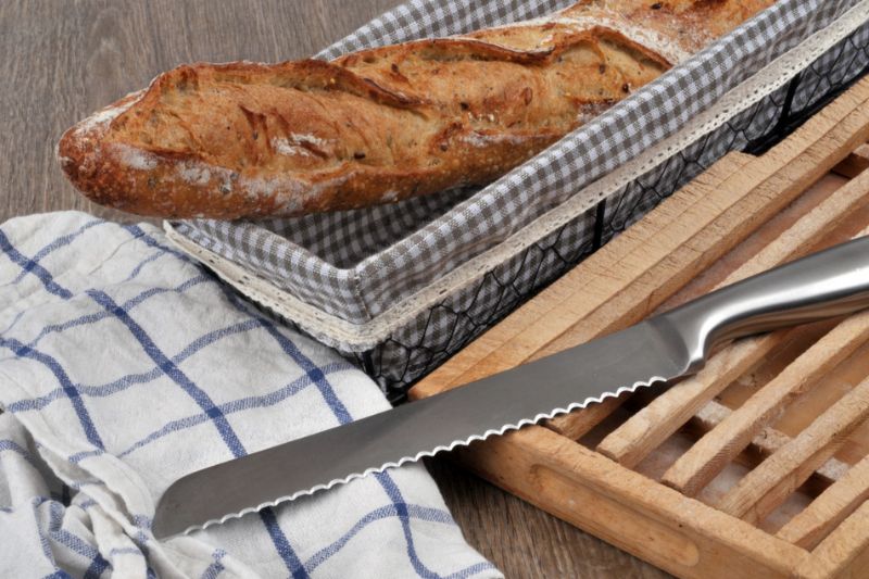Cuisine Couteau à Pain : L’Outil Indispensable pour des Tranches Parfaites, Fines ou Épaisses