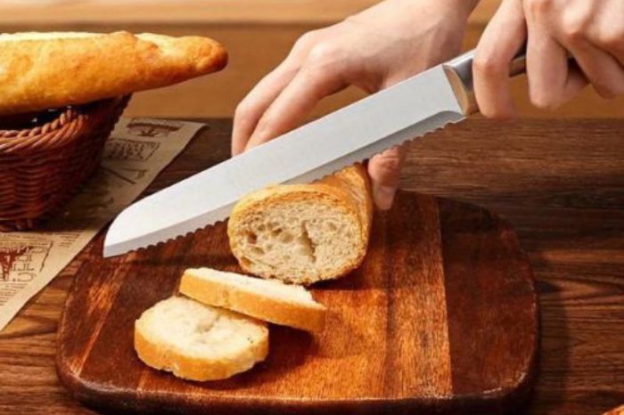 Cuisine Couteau à Pain : L’Outil Indispensable pour des Tranches Parfaites, Fines ou Épaisses