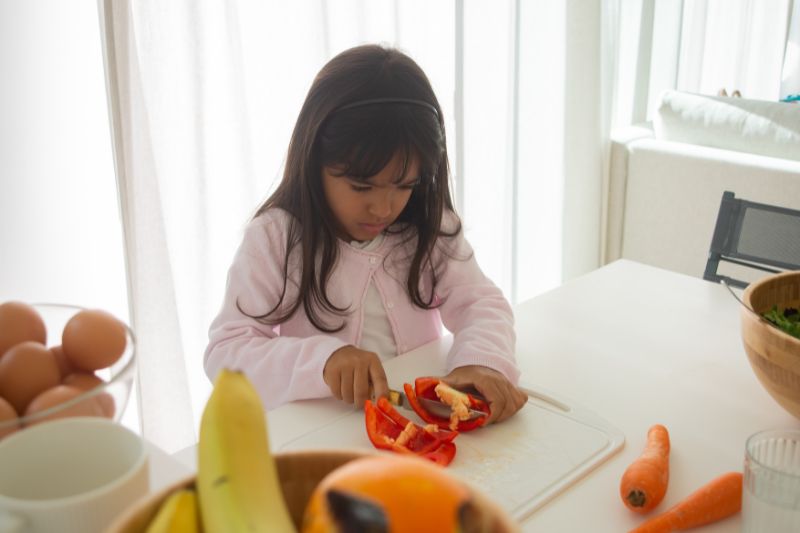 Cuisine Couteau Enfant : L’Outil Idéal pour Initier Vos Petits à la Cuisine en Toute Sécurité