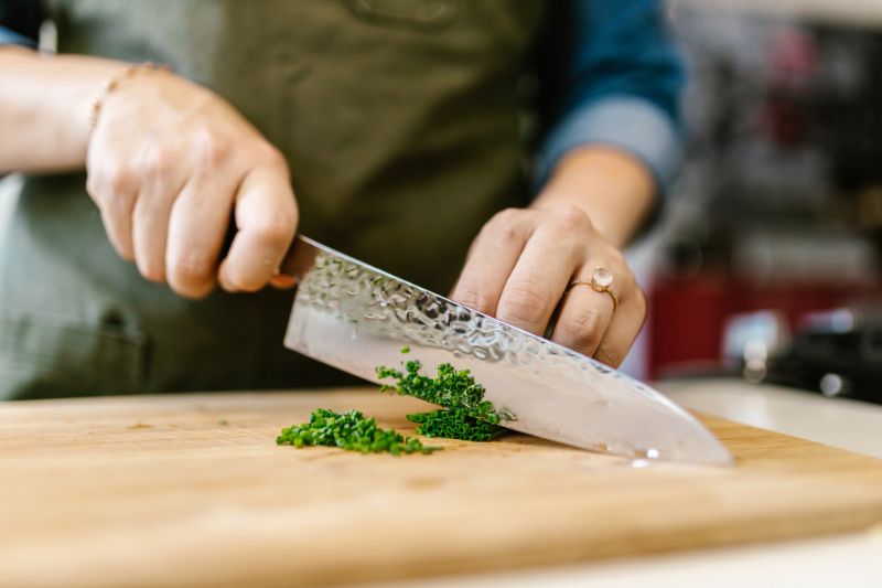 Cuisine Couteau de Cuisine : L’Arme Secrète Pour Des Découpes Précises et Faciles en Cuisine !