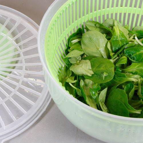 Essoreuse à salade : l’ustensile miracle que votre cuisine attendait !