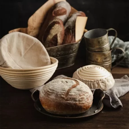 Panier à pain triangulaire en véritable rotin.webp